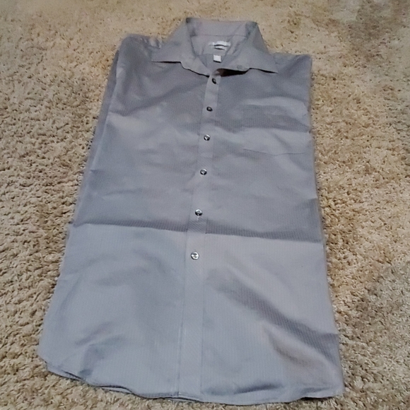 Van Heusen Shirt - Picture 2 of 3